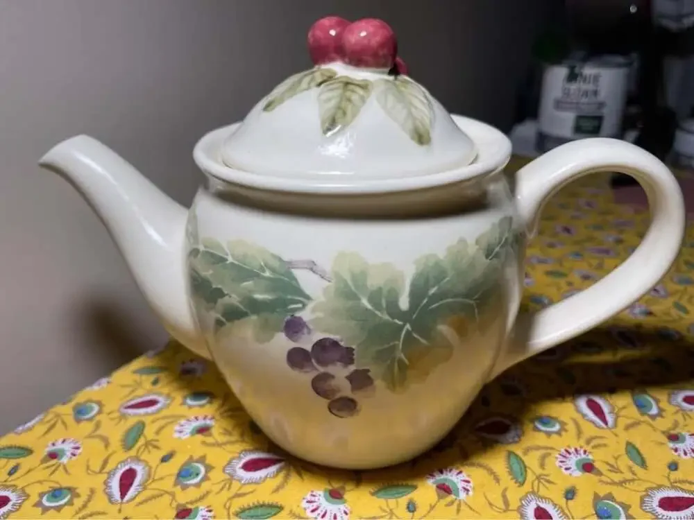 Pfaltzgraf Jamberry Teapot, Creamer & Sugar Bowl with lid.